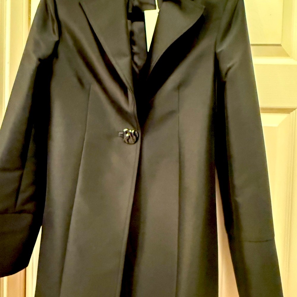 COS Black Tailored Blazer with Modern Design